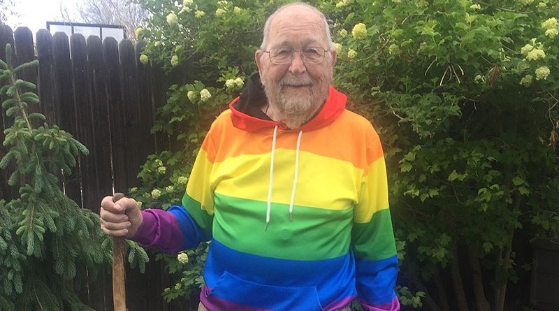 90-Year-Old man, Kenneth Felts, comes out as gay during pride ...